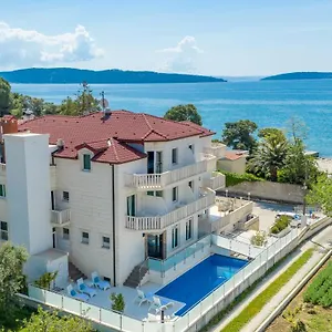 Riva With Swimming Pool Kroatië